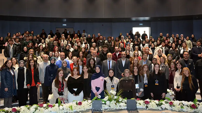 Geleceğin Sağlık Yöneticilerine NEÜ’de Anlamlı Konferans