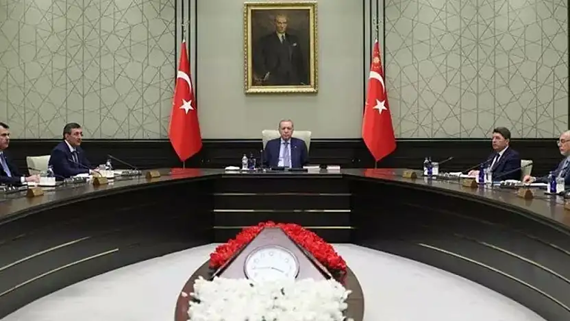 Ankara'da Kabine Depremi: 4 Bakan Daha Gidiyor mu?