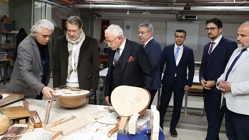 Devlet Sanatçısı Ahmet Özhan, NEÜ'de Öğrencilerle Buluştu