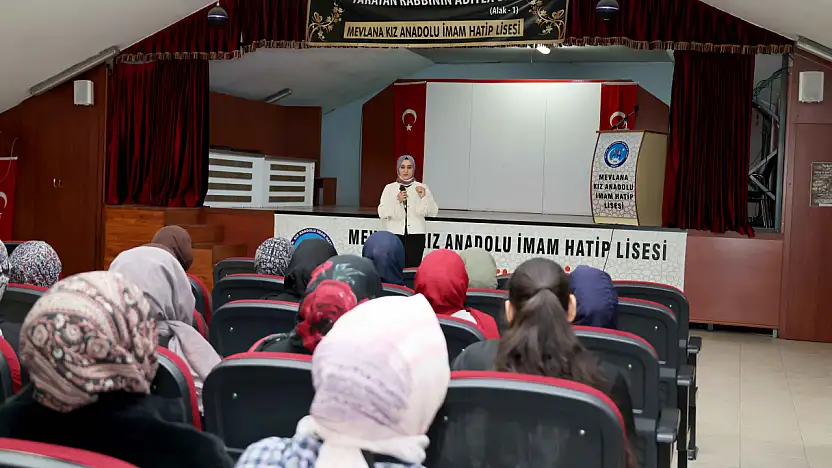 Karataylı öğrenciler kariyer günlerinde geleceklerini keşfediyor