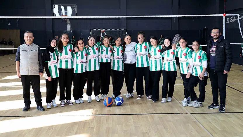 Ortaokullar Arasi Dostluk Ve Kardeşlik Voleybol Turnuvasi Başladi