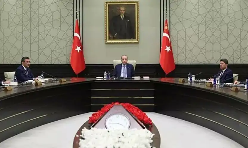 Ankara'da Kabine Depremi: 4 Bakan Daha Gidiyor mu?