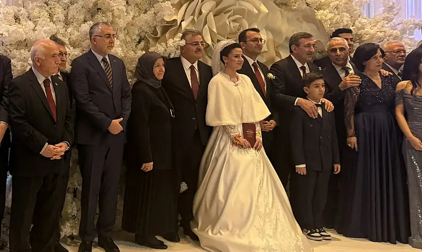 Ankara ve Konya Protokolü Bu Düğünde Buluştu: Burak ve Çağla Dünya Evine Girdi!