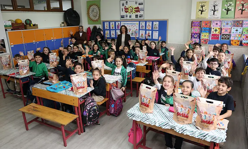 Başkan Altay 31 Ilçedeki 220 Bin Çocuğa Şivlilik Mutluluğu Yaşatti