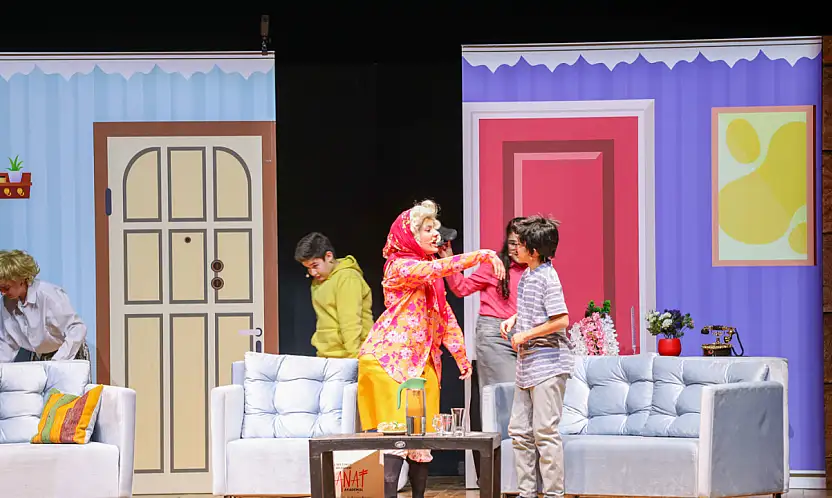 Çocuk Tiyatro Topluluğu'ndan Eğlence Dolu Tiyatro Gösterisi