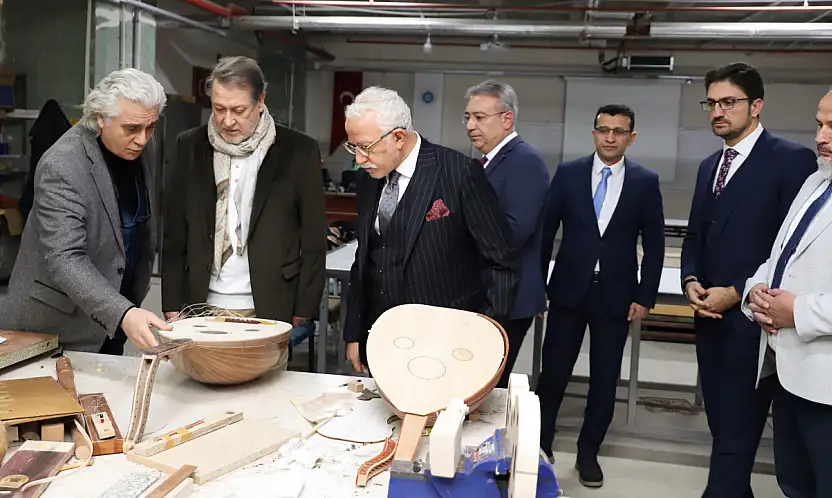 Devlet Sanatçısı Ahmet Özhan, NEÜ'de Öğrencilerle Buluştu