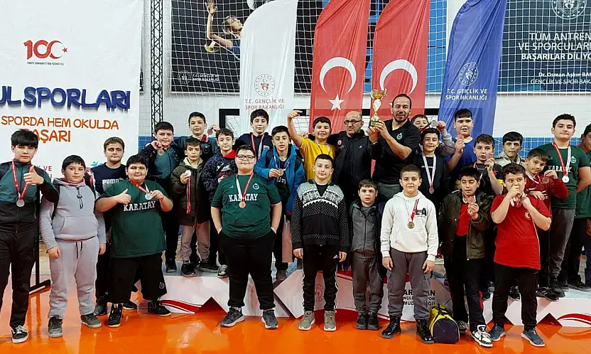 Karatay'ın Pehlivanları Kahramanmaraş'ta Devleşti: Takım Halinde İkincilik Kürsüsündeler!