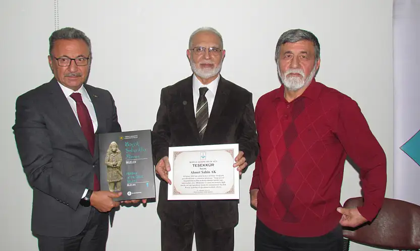 Konya Aydınlar Ocağı eğitimci bestekâr yazar Ahmet Şahin Ak'a Saygı Gecesi düzenledi.