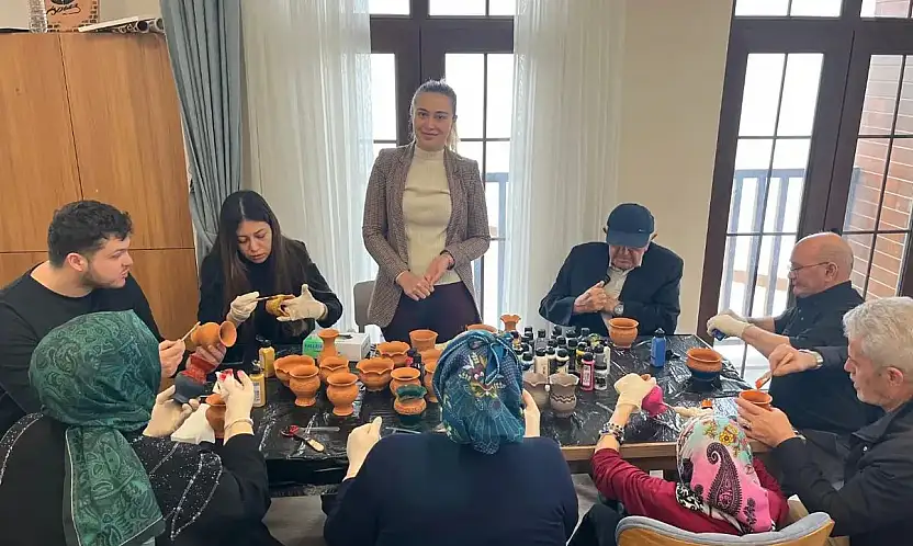 Meliha Ercan Huzurevi'nde Sanat Mesaisi: Toprak Ellerde Hayat Buldu