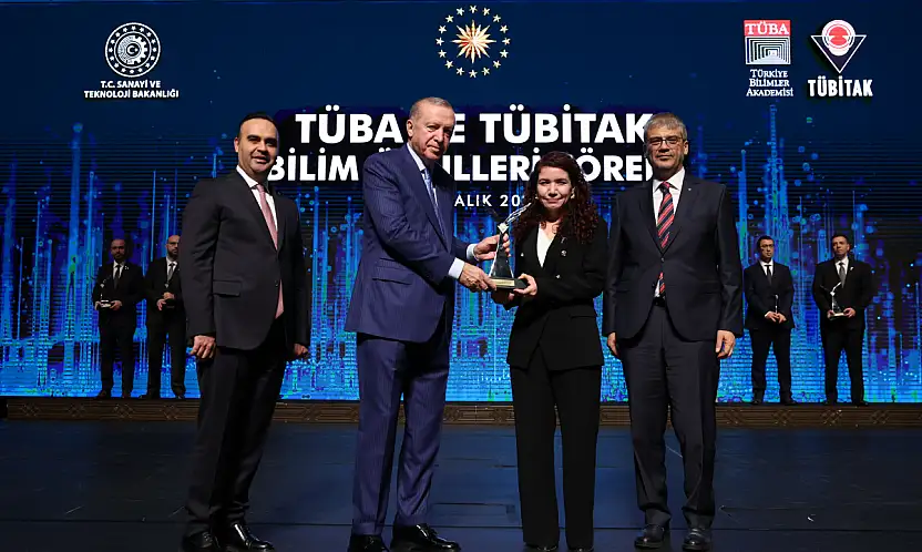 NEÜ Öğretim Üyesi Prof. Dr. Hatice Yıldız Durak'a, 'TÜBİTAK Teşvik Ödülü'nü Cumhurbaşkanı Erdoğan Tevdi Etti