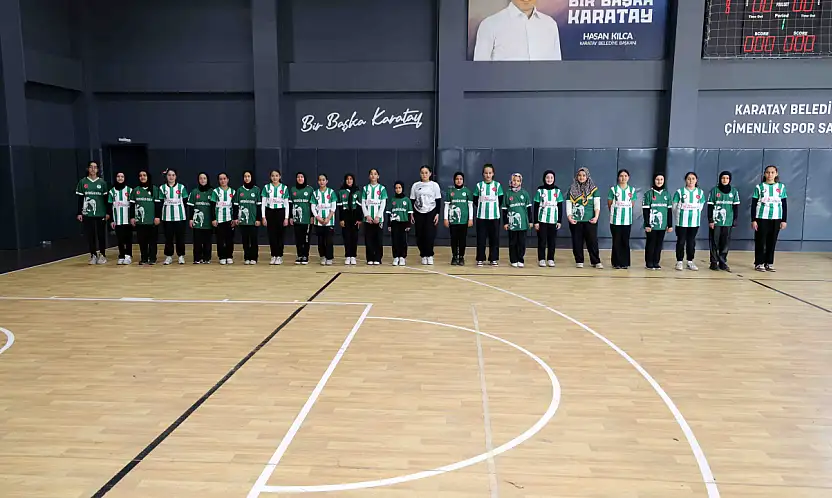 Ortaokullu Sporcular Karatay'da File Başında