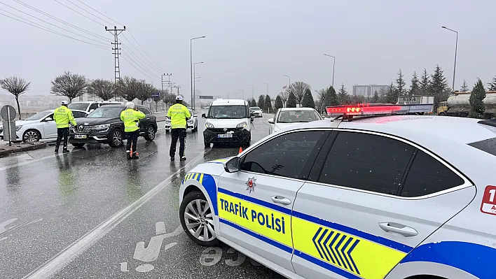 Konya'da kar yağışından sonra polis ekipleri tedbirleri arttırdı!