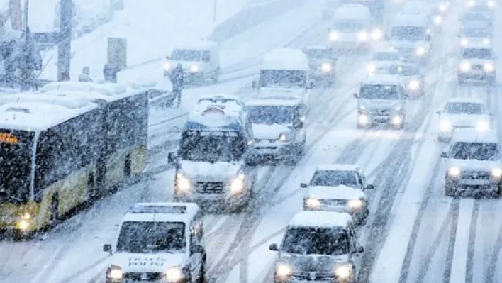 Sürücüler dikkat! Konya'daki o yol yoğun kar nedeniyle trafiğe kapatıldı