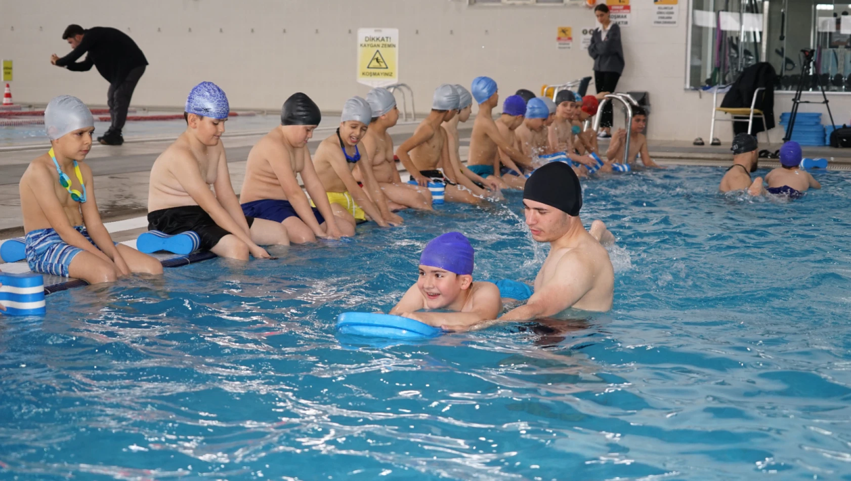 Konya'da Yüzme Eğitimi Projesi 4.500 Öğrenciye Ulaşıyor