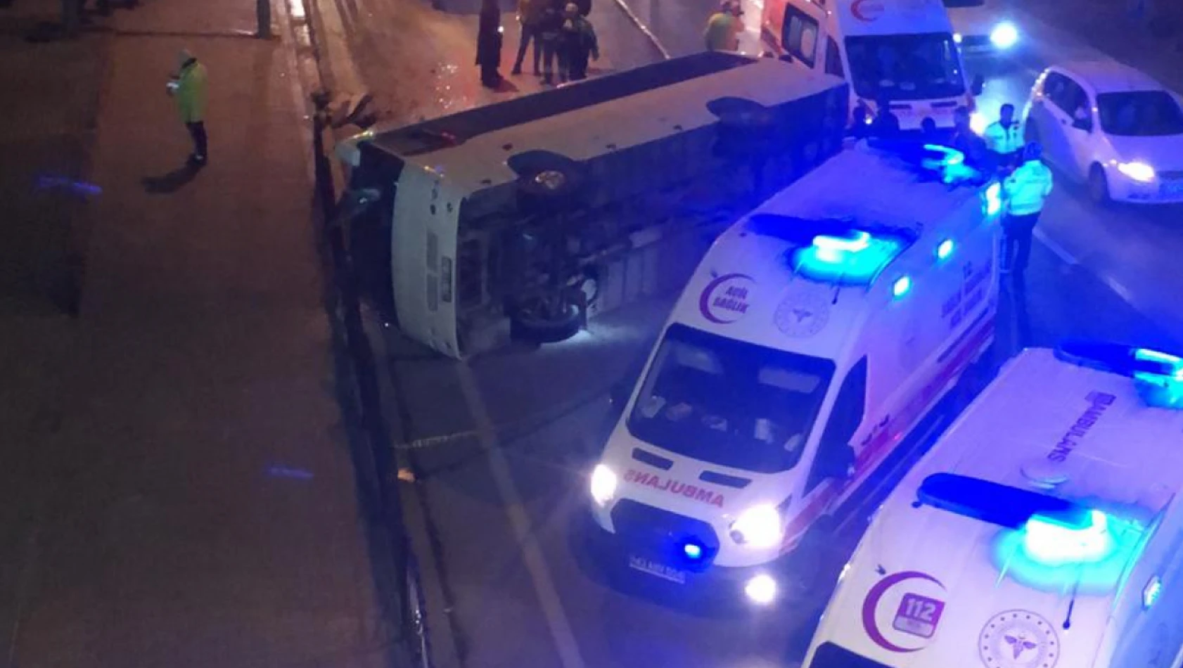 Konya merkezde kaza | işçi servisi devrildi