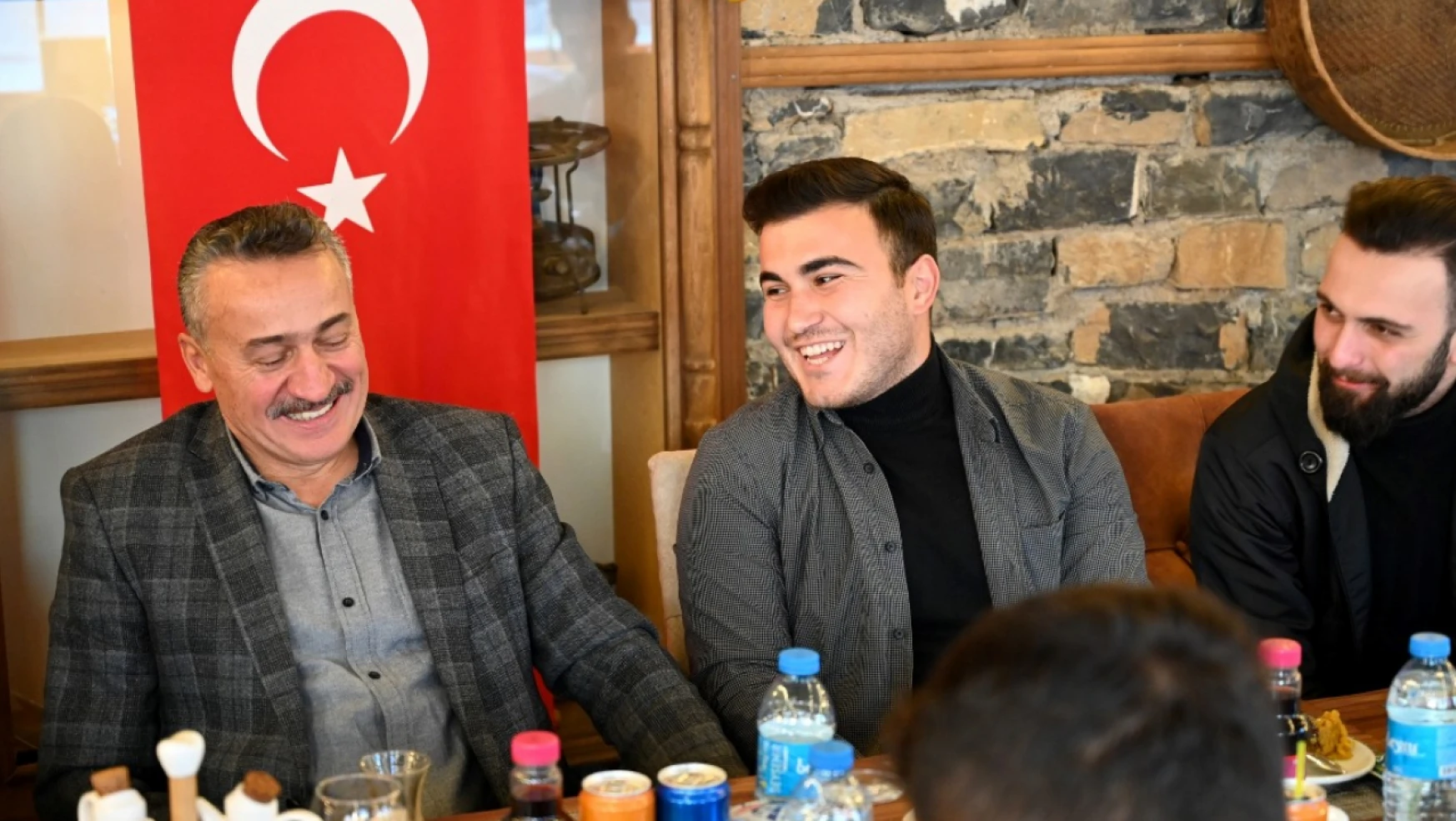 Seydişehir Belediye Başkanı Tutal, Mehmetçiklerle buluştu