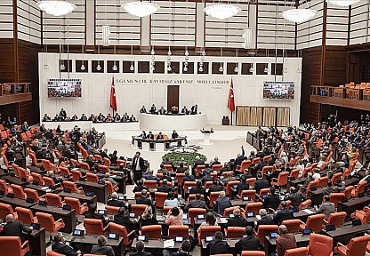Sözleşmeliye kadro teklifi yasalaştı