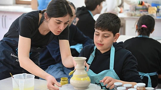 Selçuklu Belediyesi depremzede ailelere moral etkinliklerine devam ediyor